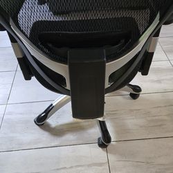 Adjustable office chair