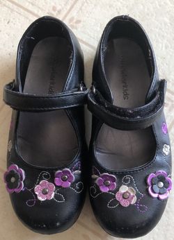 Kid’s shoe size 10