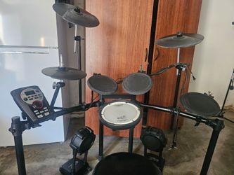 Roland electric drum set TD-11