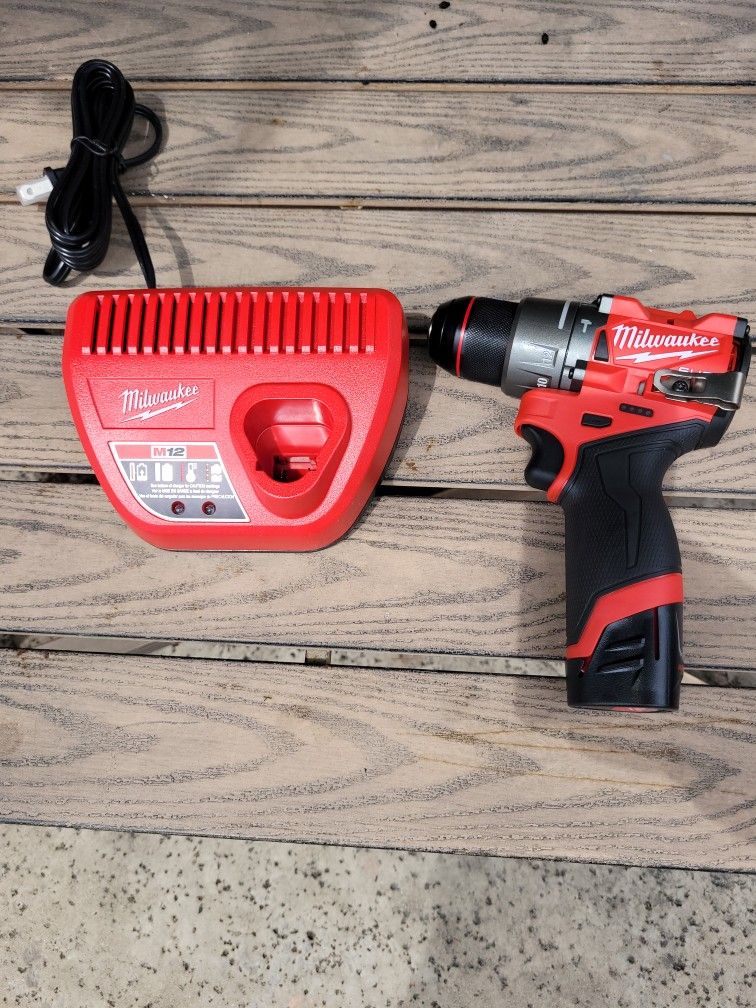 Milwaukee M12 Fuel Hammer Drill Kit