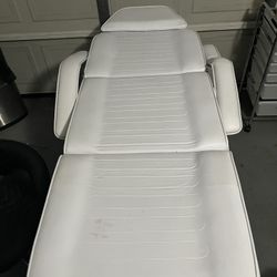 Tattoo  Or Lash Bed 