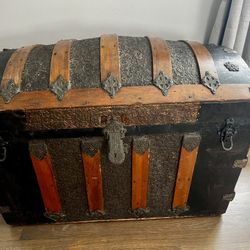 Bose Wave Radio And Victorian Steamer Trunk