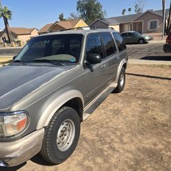 2000 Ford Explorer