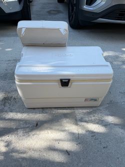 Igloo Marine Cooler with Seat Cushion