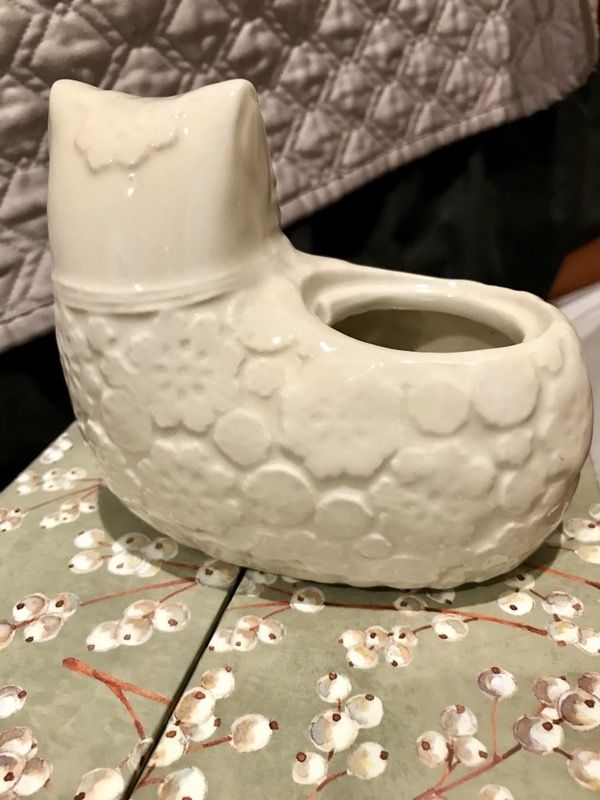 Ceramic cat