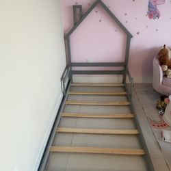House floor bed for kids, twin