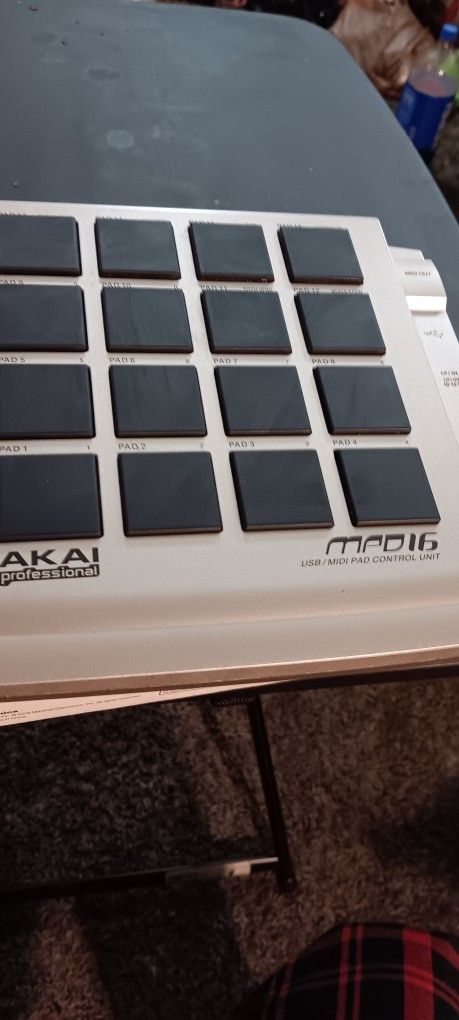 Akai MPD16 Midi Pad 