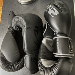 Boxing Gloves 2 Pairs Venum And C2 14oz And 12oz
