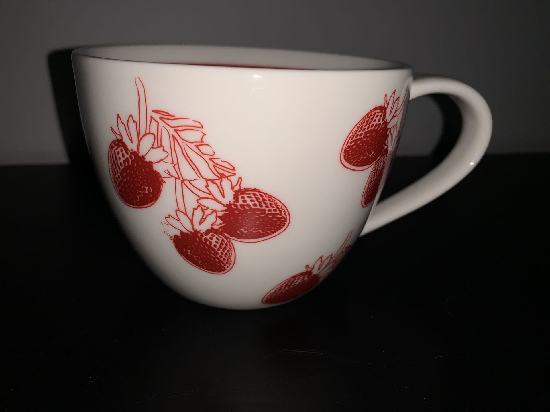 Starbucks Strawberry 13 oz Coffee Tea Cup Mug