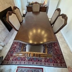 Elegant Vintage Solid Wood Dining Set – 7-Piece Set (Table, 6 Chairs, Buffet Cabinet) – Excellent Condition