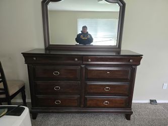 Dresser Free