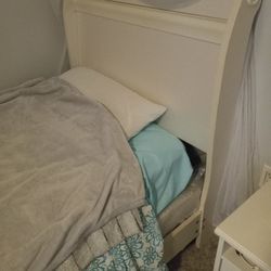 Twin Size Bed W New Mattress And Boxspring 