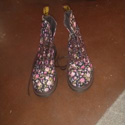 Women's Dr Marten Page Boots Size 7 Black with Pink Multicolored Rose Floral
