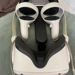 📣 FOR SALE: Oculus Quest 2 VR Headset + Controllers 🎮🕶️
