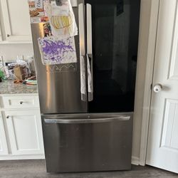 LG Counter-depth InstaView 26.5-cu ft Smart French Door Refrigerator with Ice Maker and Water dispenser (Stainless Steel) ENERGY 