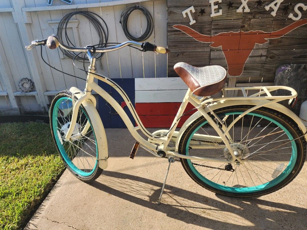 26" Schwinn Fairhaven Women's 7-Speed Cruiser Bike, Cream