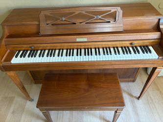 Wurlitzer Spinet Piano with Bench – Excellent Condition