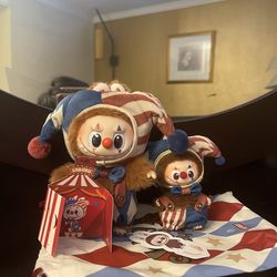 Juggling clown Labubus