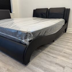 Brand New Queen Size Modern Platform Bed With Plush Mattress (Free Delivery)