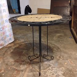 Table W/chairs (Metal)