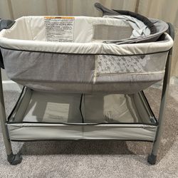 Graco 2in1 Basinet And Changing Table