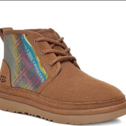 UGG Neumel boots size 1 in big kids