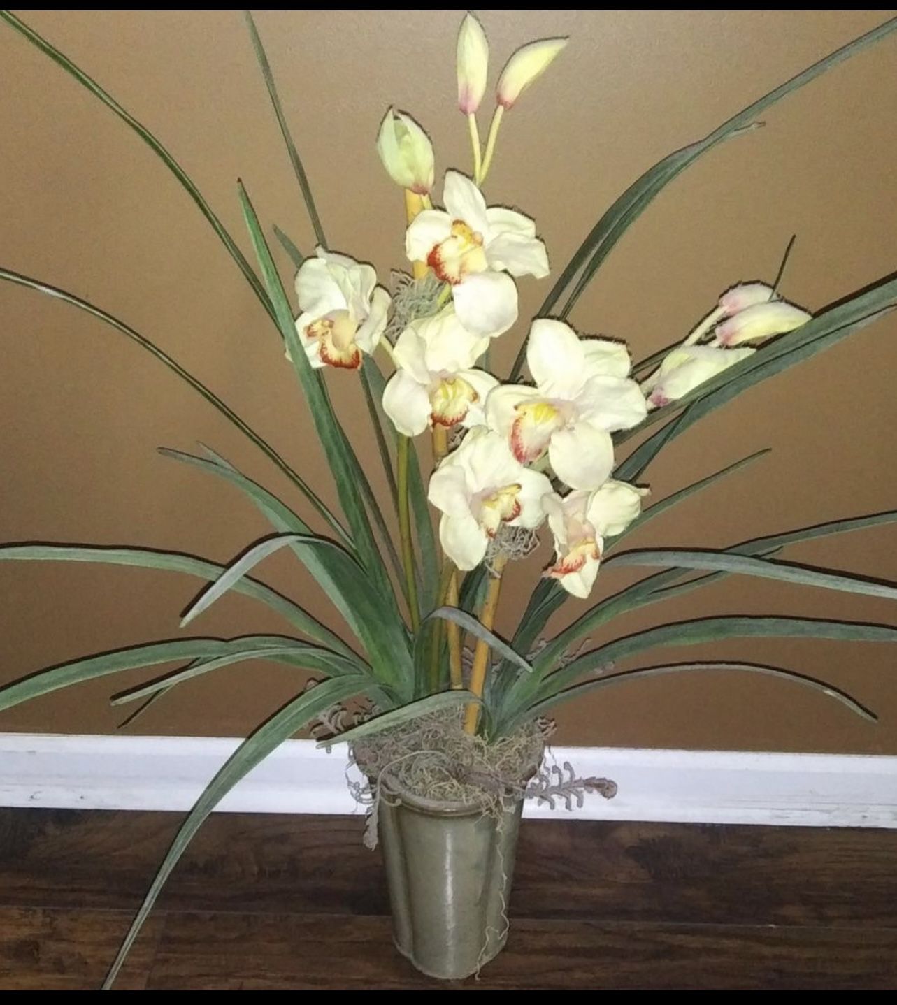 Artificial  Flower In Vase