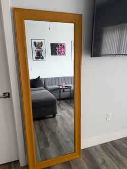 Gold mirror