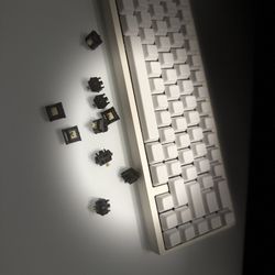 Full Aluminum Ceramic Customized Mechanical Thocky Keyboard Lucky 65 V2 E-White