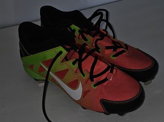 Nike Women’s Metal Baseball/Softball Cleats - Size 10