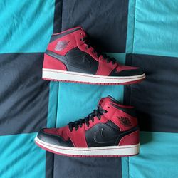 Men’s Air Jordan 1 Mid Size 9 