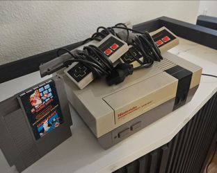 Original Nintendo NES Console Bundle w/ Mario Duck Hunt + 2 Controllers