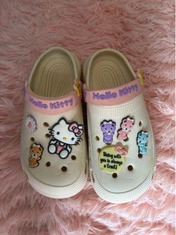 Hello Kitty x Sanrio Clogs – Cute Charms Included – Cream/Pink – Excellent Condition
