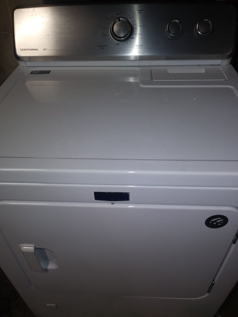 1 years old Maytag gas dryer works great clean inside out