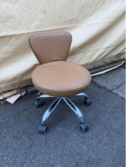 Short Rolling Pedicurist Stool