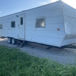 2005 Gulfport Cavalier 30ft Camper