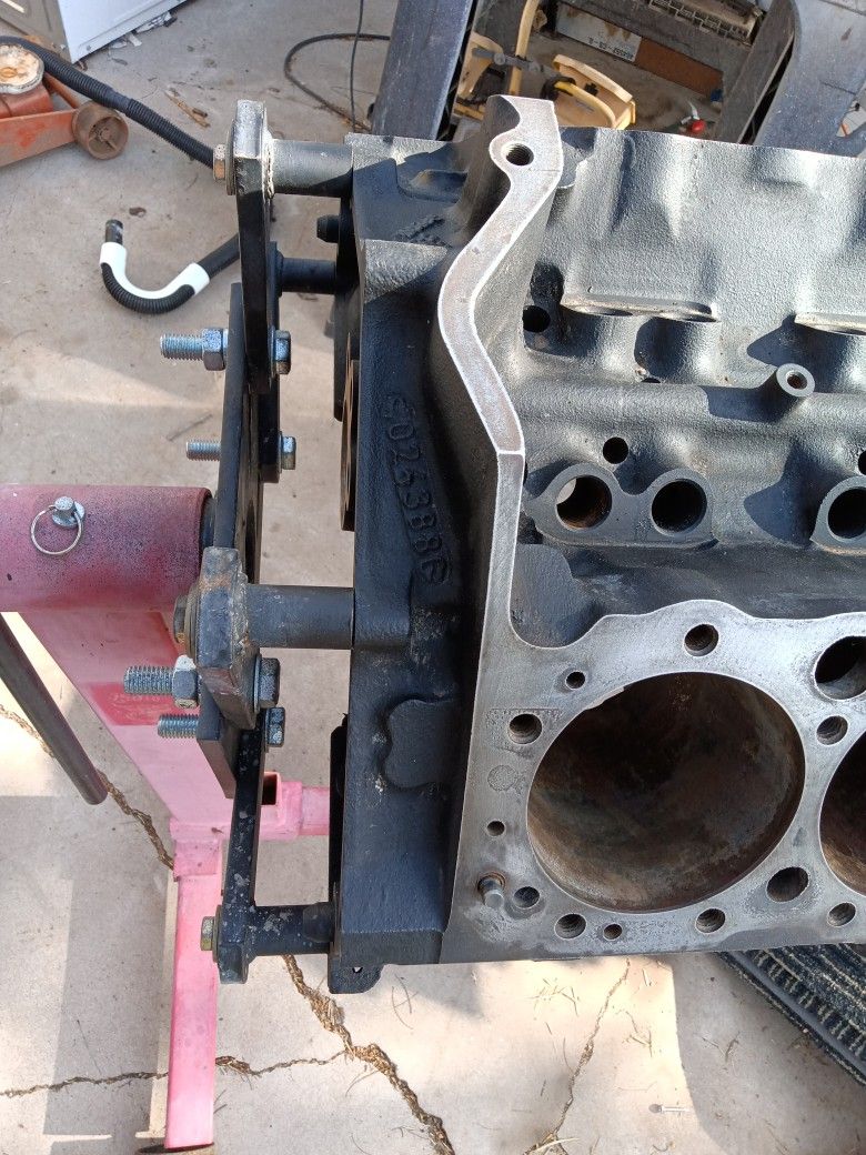 880 roller block L31 Vortec 350 for Sale in Phoenix, AZ OfferUp