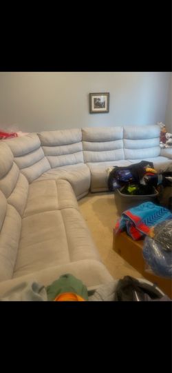 Reclining sectional sofa