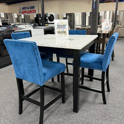 Dining Table Set. 🚚WE DELIVER🚚