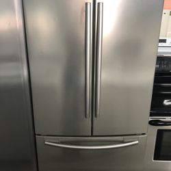33” Wide Stainless French Door Refrigerator With Ice Maker 