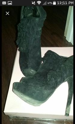 High heels size 5 1/2 5 dls or best offer