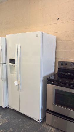 Nice like new Kenmore side by side refrigerator