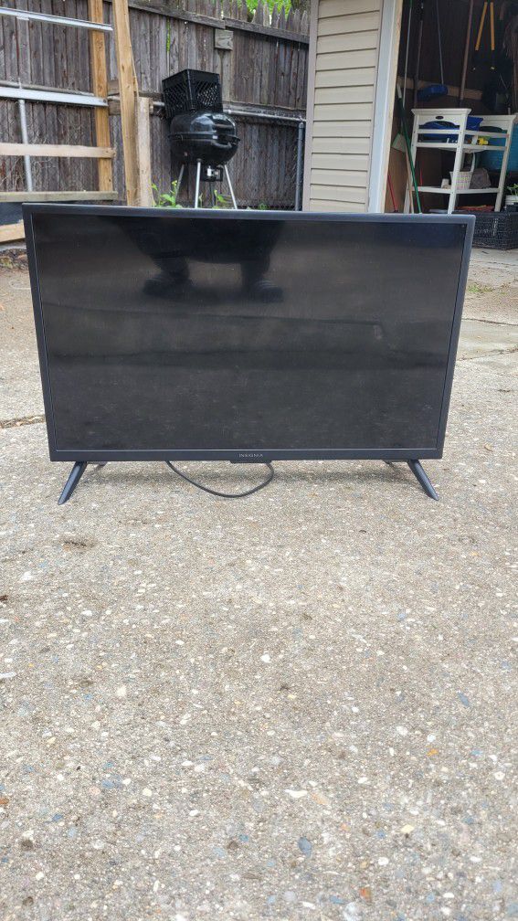 Insignia 32 Inch TV (NEED GONE ASAP)