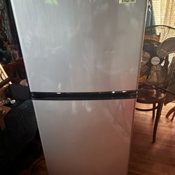 Mini Fridge With Top Freezer