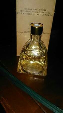 Avon Holiday Glass Reed Diffuser* brand new w/ 7 sticks*