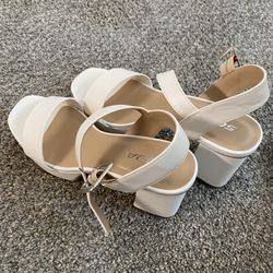 Sandals On Heel Size 9. 10$