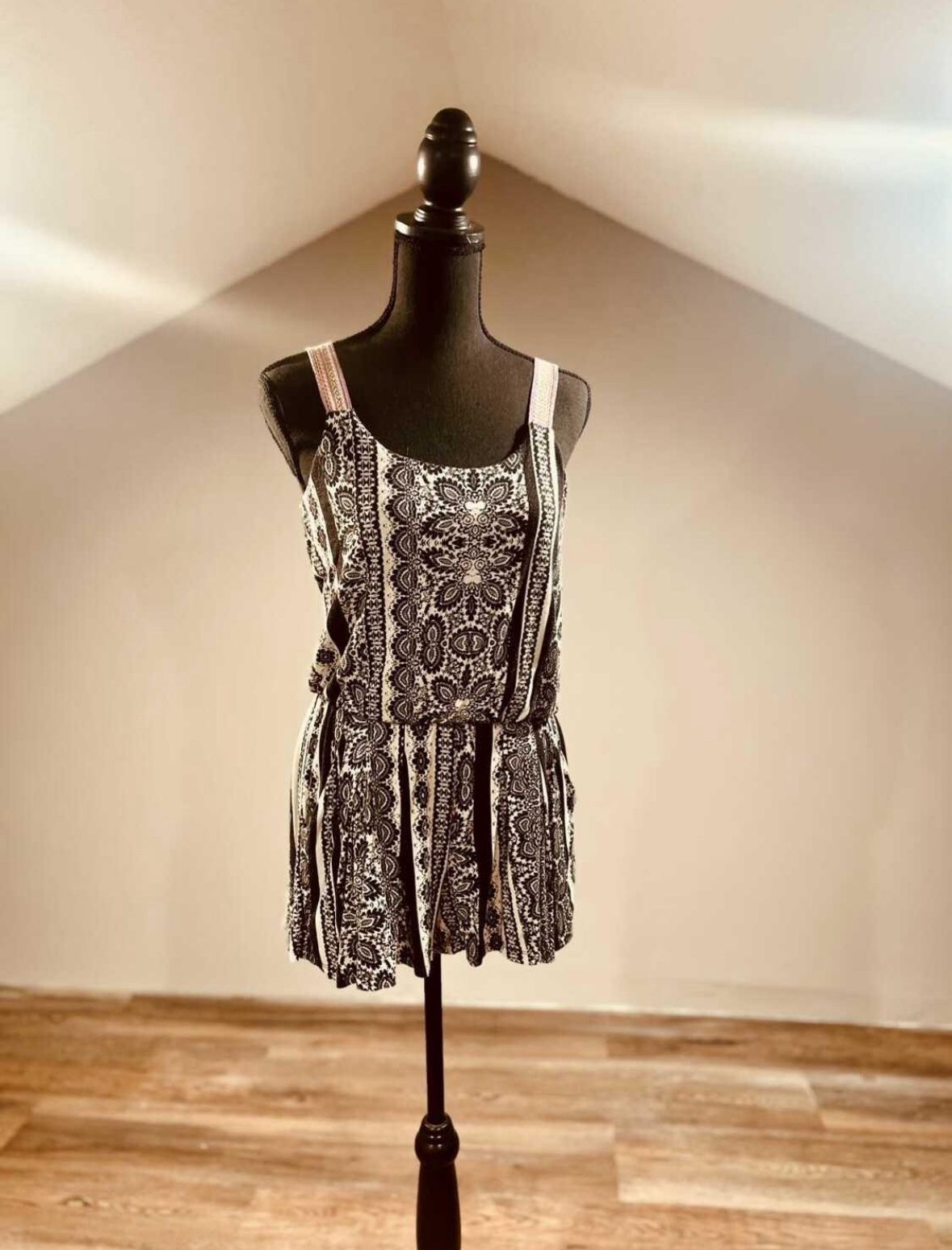 New XS Black White Romper