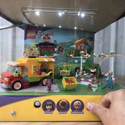 Lego Friends 41701 Street Food Market Store Display