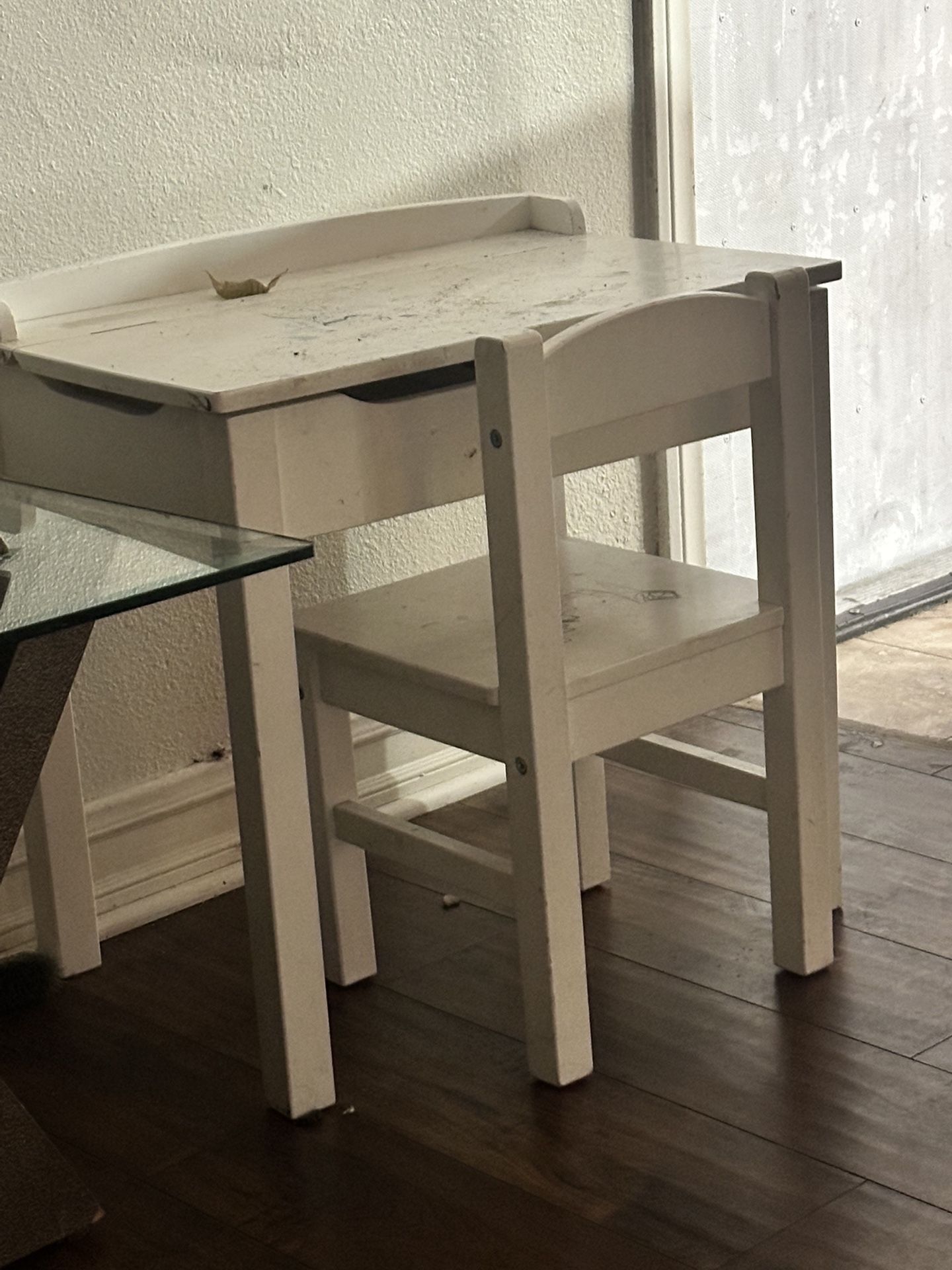 Kids Desk Soooo Cute!!! ☺️ 