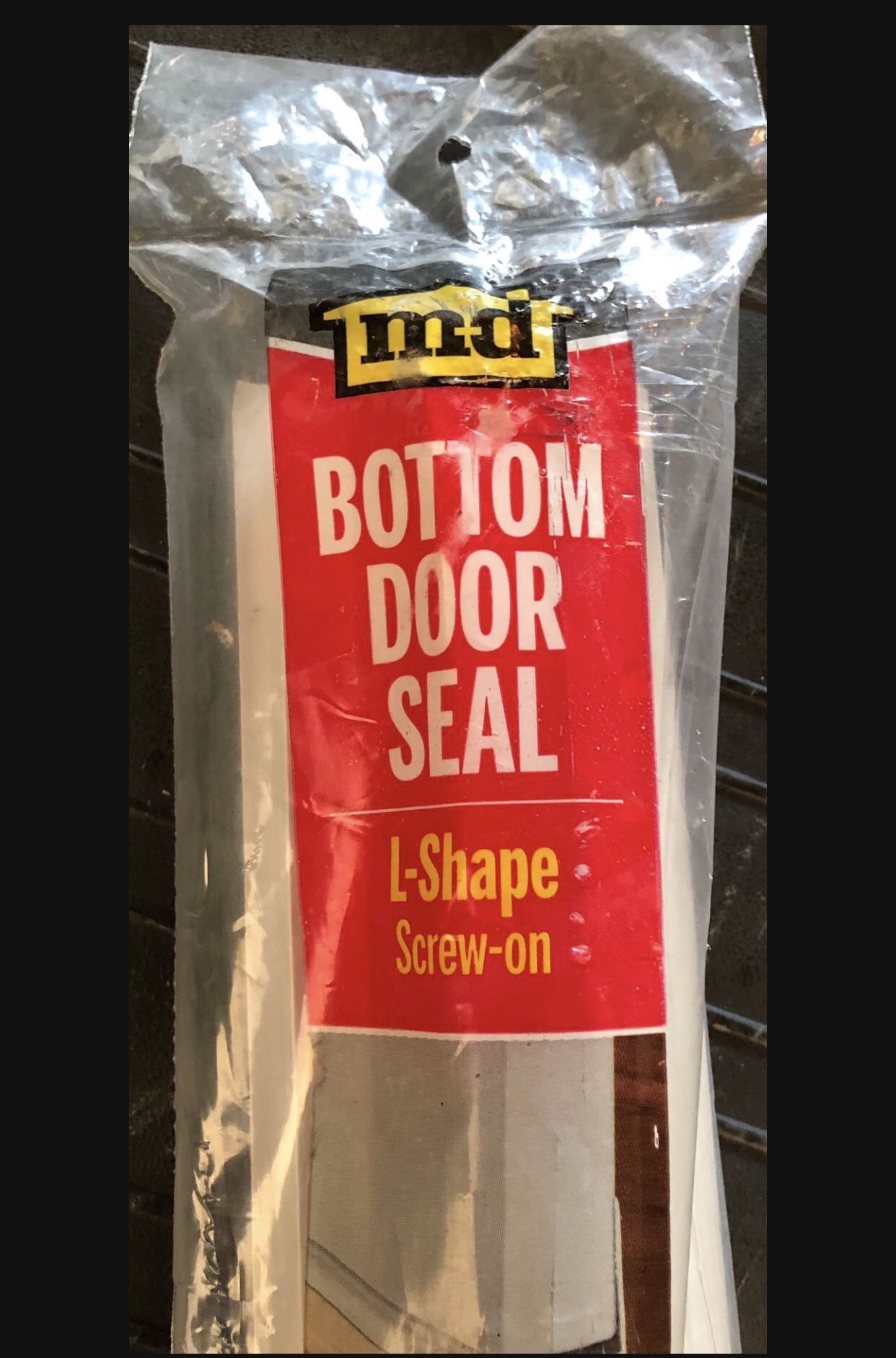 MD BOTTOM DOOR SEAL 36”/ WHITE VINYL with FINS, L - SHAPE SCREWS ON. SEALS GAPS UP TO 3/